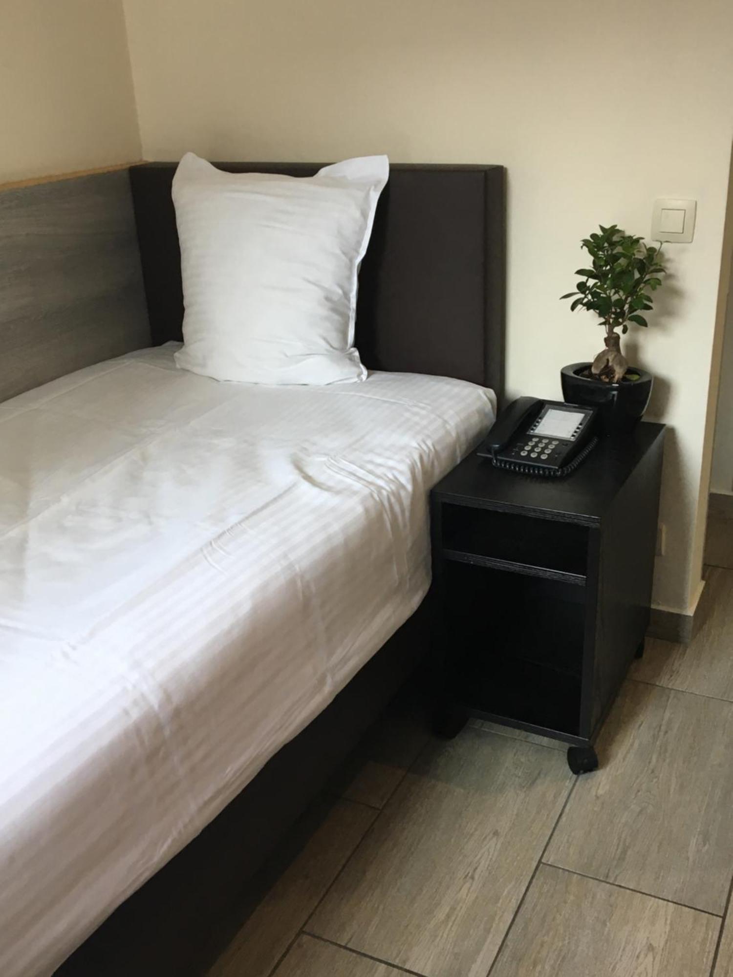 Slina Hotel Brussels Sint-Jans-Molenbeek Exteriör bild